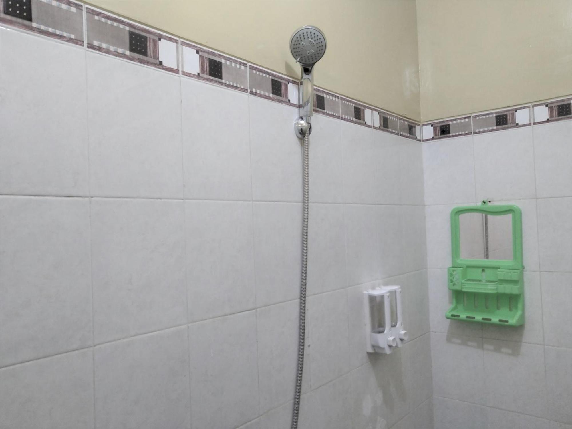 Hotel Pekalongan Syariah Mitra Reddoorz Pokój zdjęcie