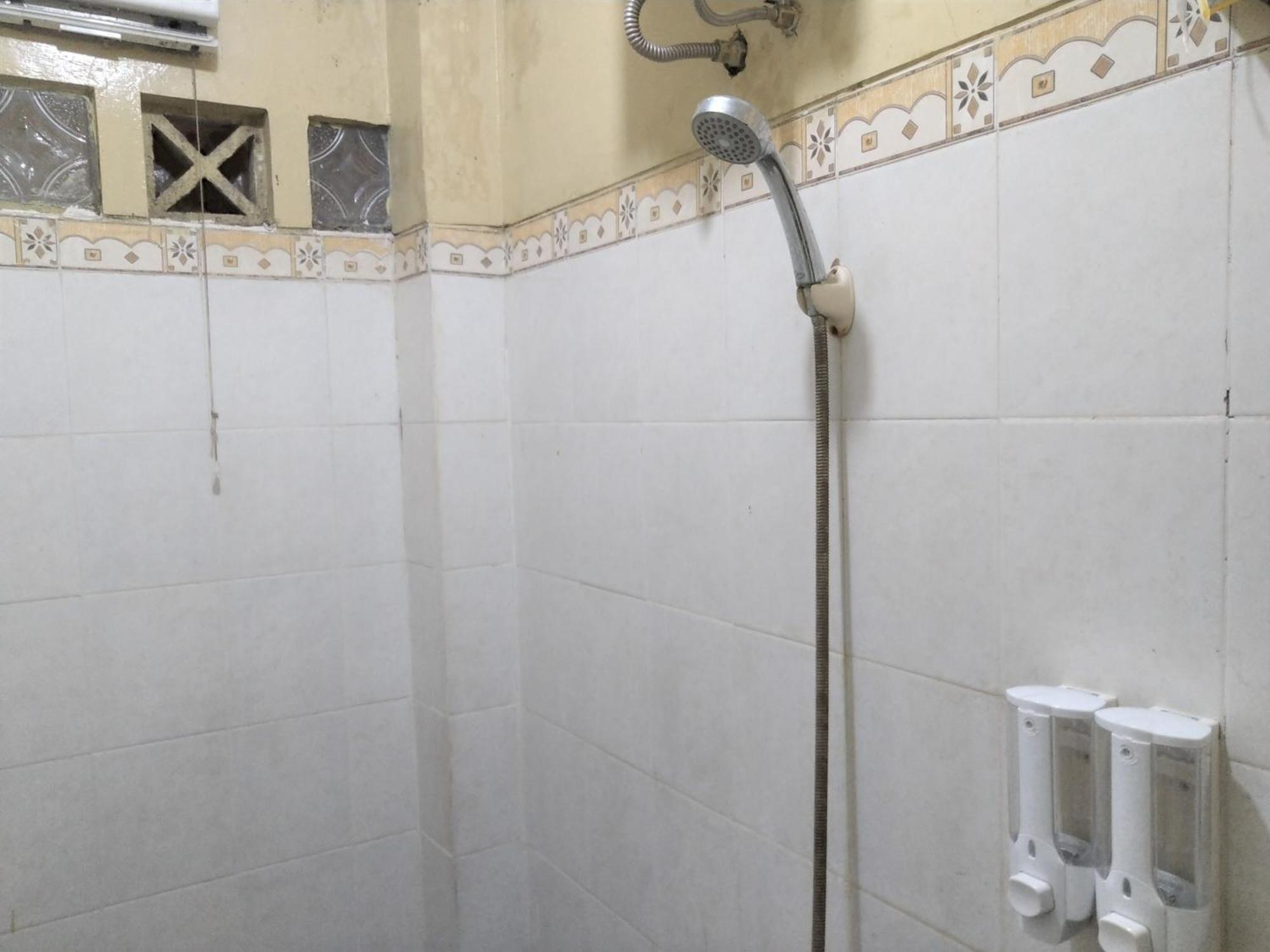 Hotel Pekalongan Syariah Mitra Reddoorz Pokój zdjęcie